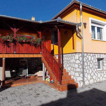 Szonja Apartman Егерсалок Екстер'єр фото