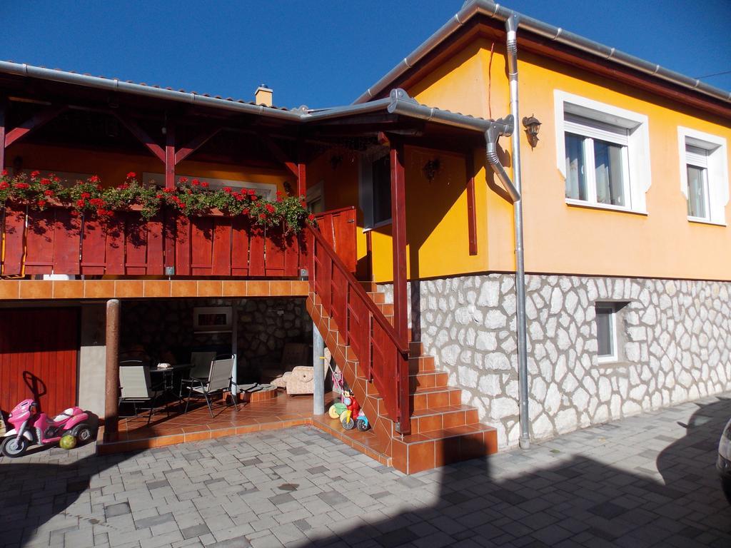 Szonja Apartman Егерсалок Екстер'єр фото